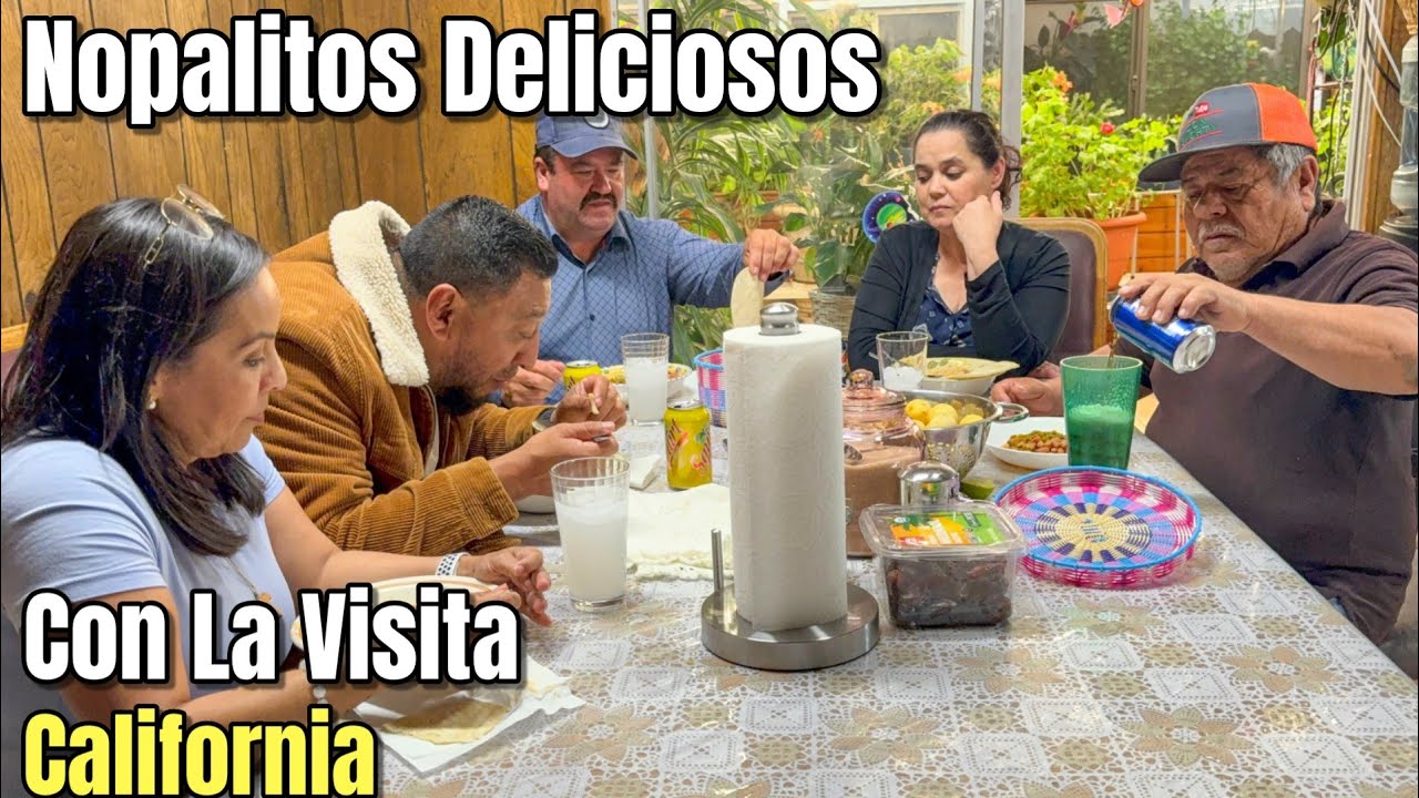 Cenando Nopales Con Carne De Puerco Con La Visita Que Nos Lllego!