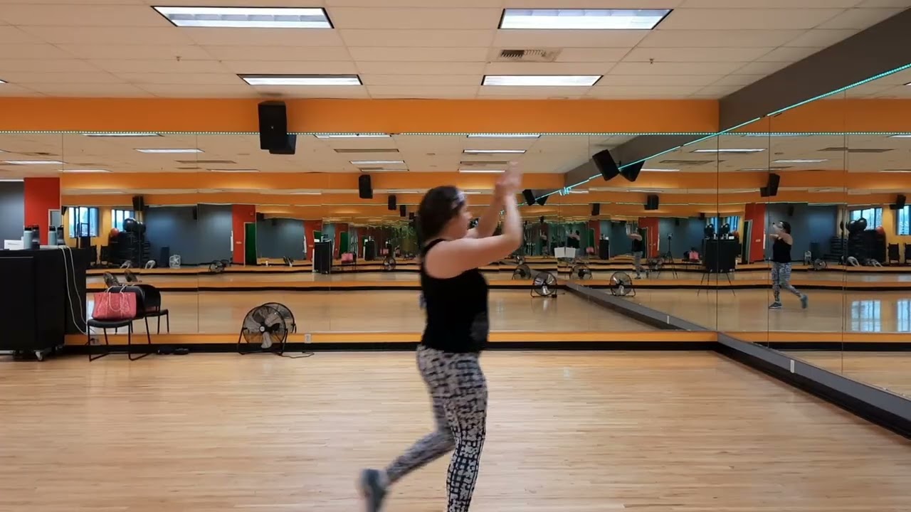 Bailar (feat. Elvis Crespo) - Radio Edit -- Deorro // dance fitness routine / clown circus Halloween