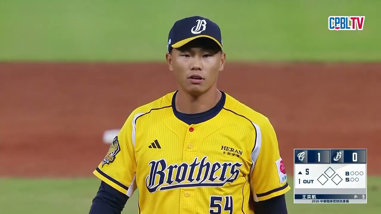 03/10 富邦 VS 中信 五局上，悍將長打串聯！孔念恩送回壘上的辛元旭，可惜第二分在本壘前出局，目前1：0暫時領先