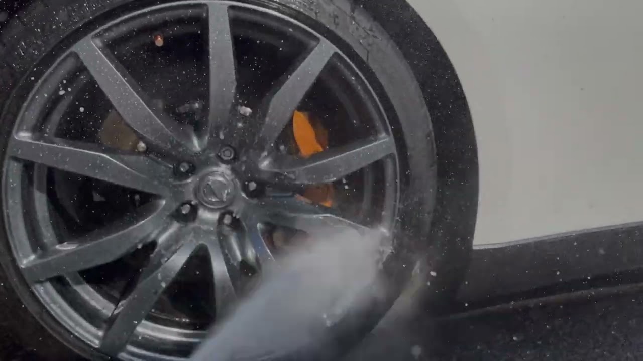 Applying Gyeon WetCoat to a Nissan GTR Alloy Wheel