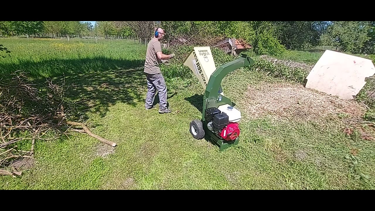 Mein Negri R95 Bio Holzhäcksler mit 13 PS Honda Motor beim ersten Selbstversuch 😊