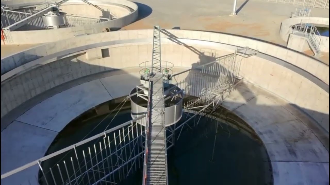 Gravity thickener installation