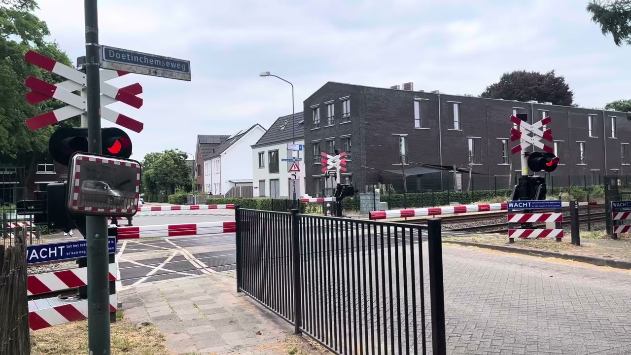 Wehl spoorwegovergang/railroad crossing (NL)