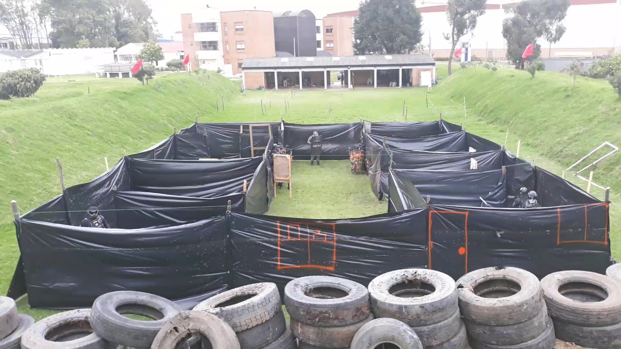 Entrenamiento toma de instalaciones combate urbano