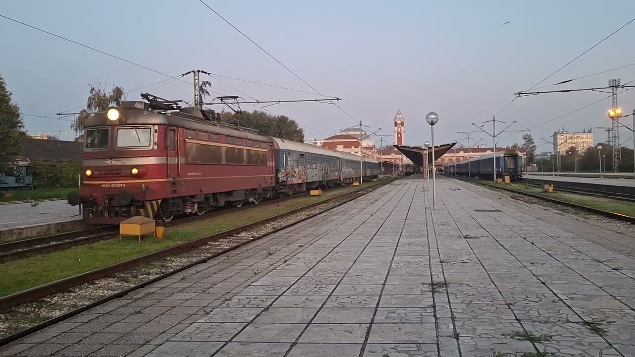 БВ 8632 с локомотив Шкода 44 094 заминава от Варна за Пловдив 