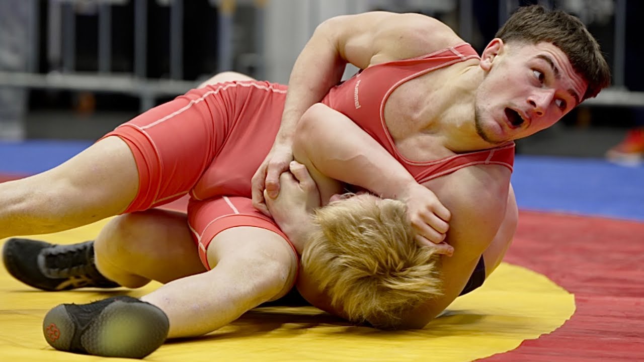 U15 Mustafa Uyagarbiber (TUR) vs Oliver Anttila (FIN) 68kg. Greco-roman boys youth wrestling.