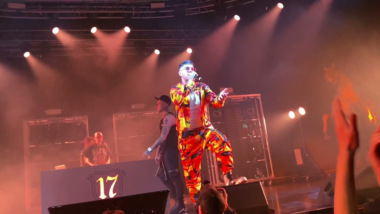 Emis Killa & Jake La Furia - Gli Amici Miei (feat. Lazza) | Live @ Fabrique (MI) #ApocalisseTour