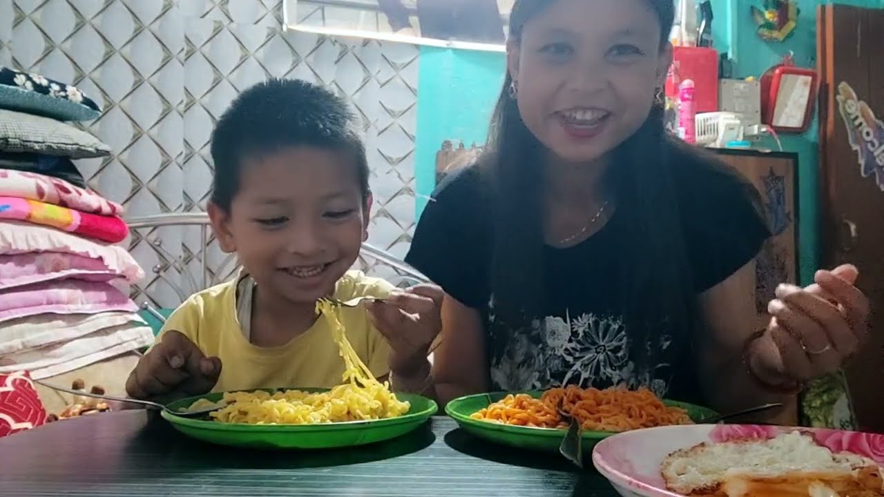Aama chora ko mukbang video aayo hai pheri🙏🙏🍝🍝🍝