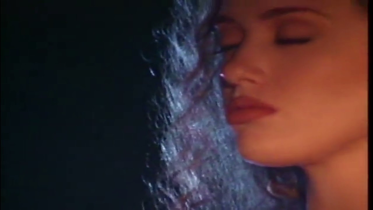 Amores De Provincias - Felix Valentino (Videoclip Oficial)