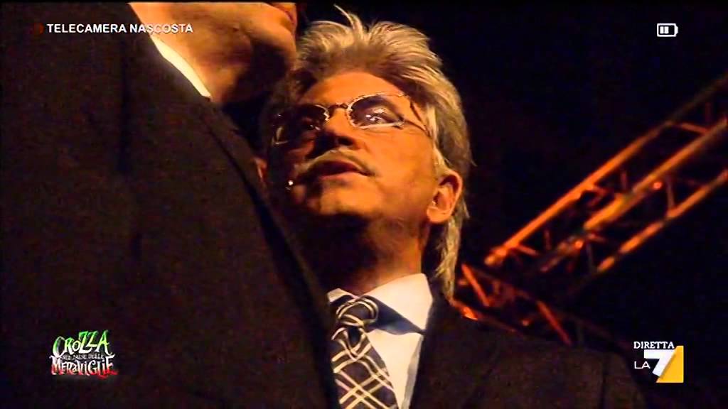 Crozza nel Paese delle Meraviglie - Crozza-Razzi e l'ambasciatore nord coreano Kim Chun Guk