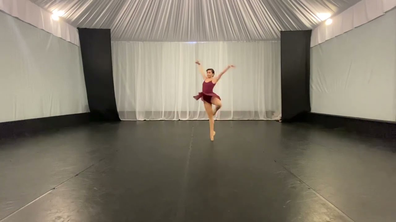 En Rouge - Neoclassical solo, Clara Maia