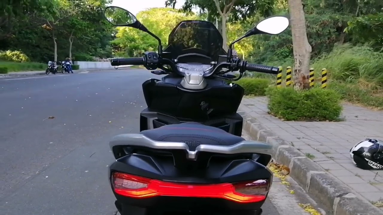 Aprilia SR-GT200