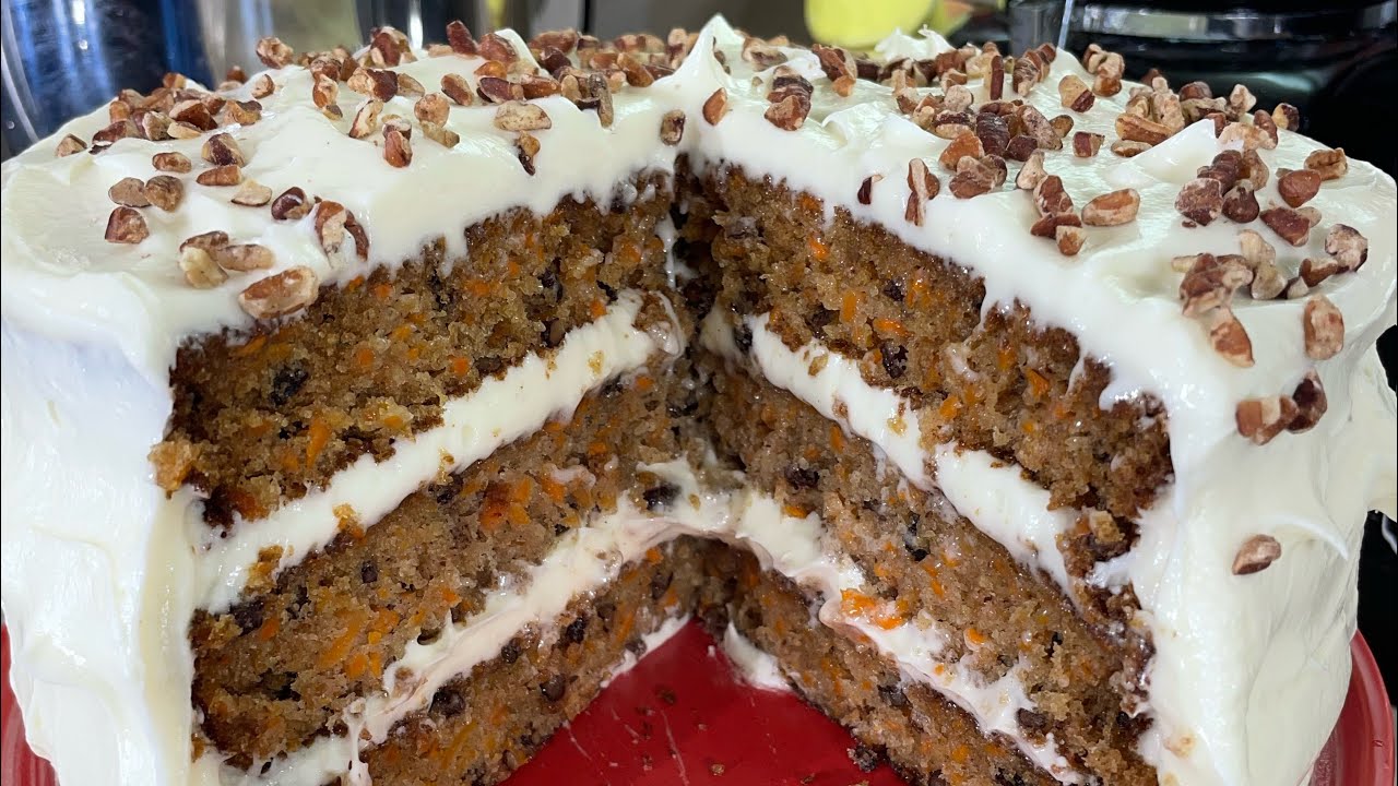 ТРЕХСЛОЙНЫЙ МОРКОВНЫЙ ТОРТ 🥕 СТАРОЙ ШКОЛЫ / ОЧЕНЬ ВЛАЖНЫЙ / ТОРТ НЕДЕЛИ В ПЯТНИЦУ