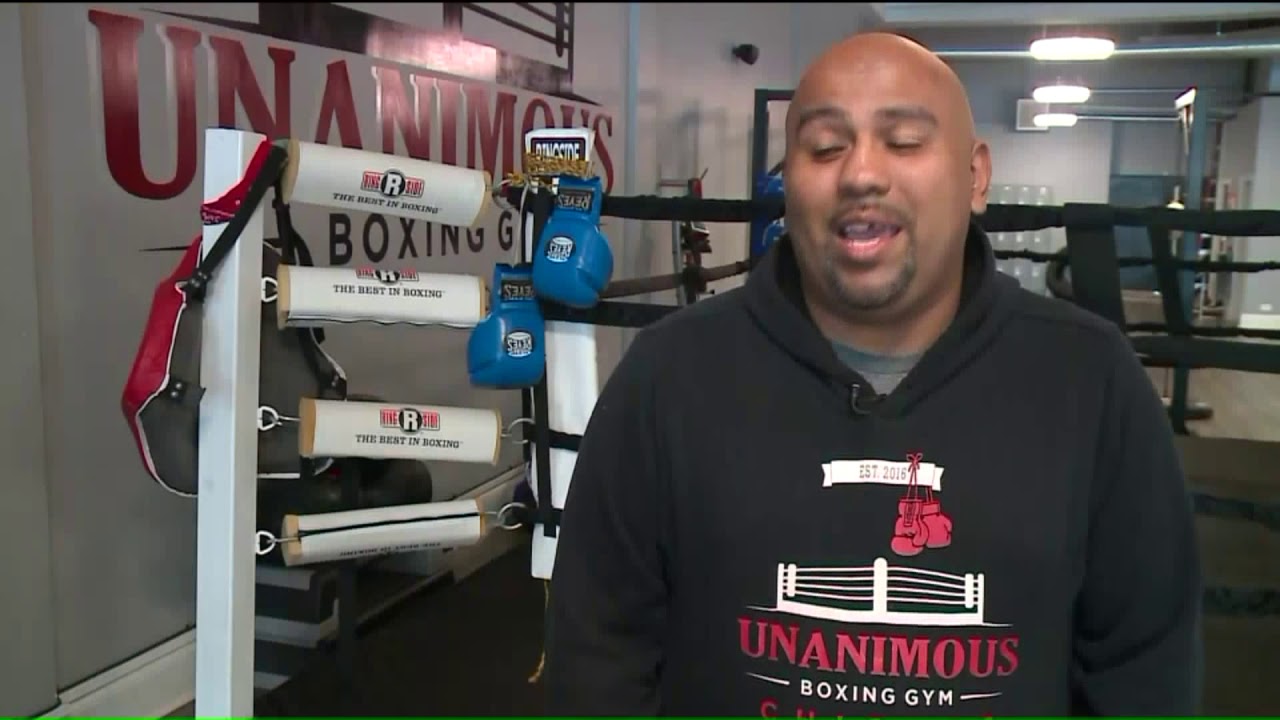 Golden Glove champ fights off would-be mugger in Bucktown