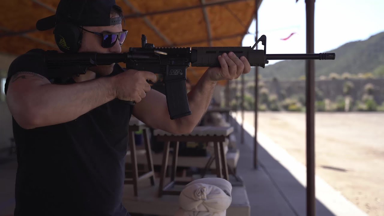 Je shoot mon fusil d’assaut et j'explique les lois.