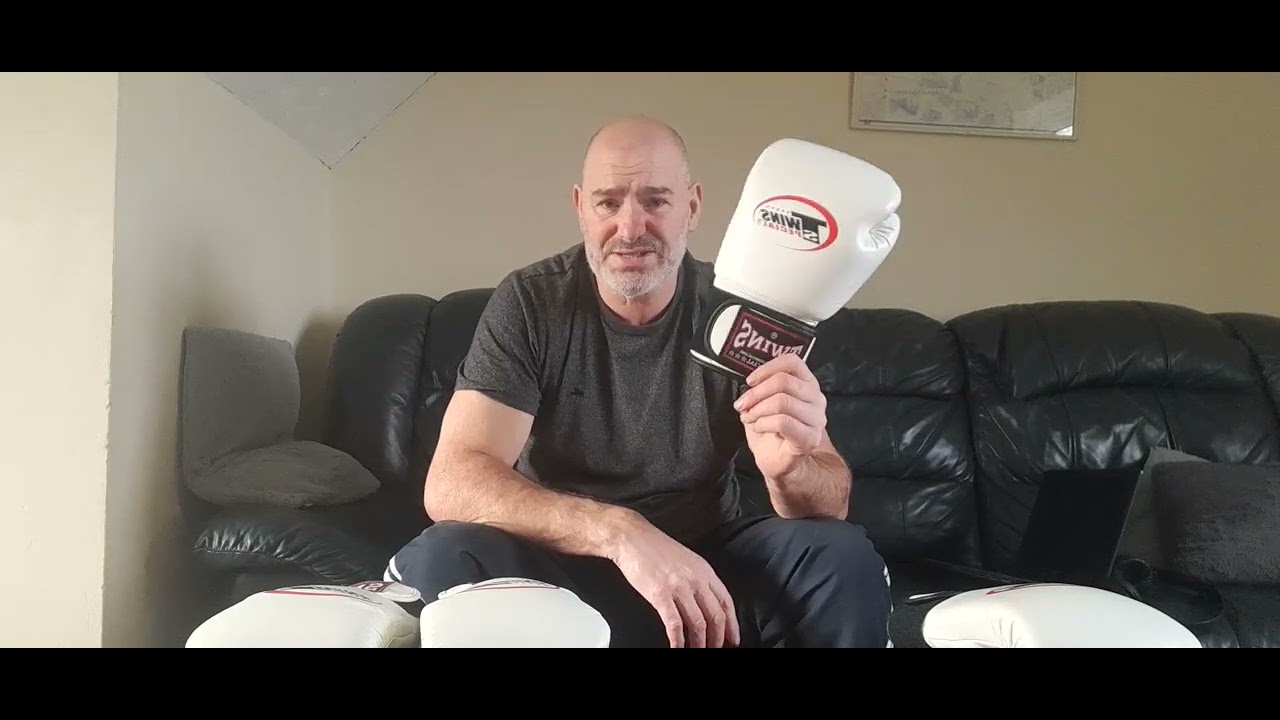 review fake twins boxing gloves vs real twins boxing gloves .. i qiute like the fakes as bag gloves
