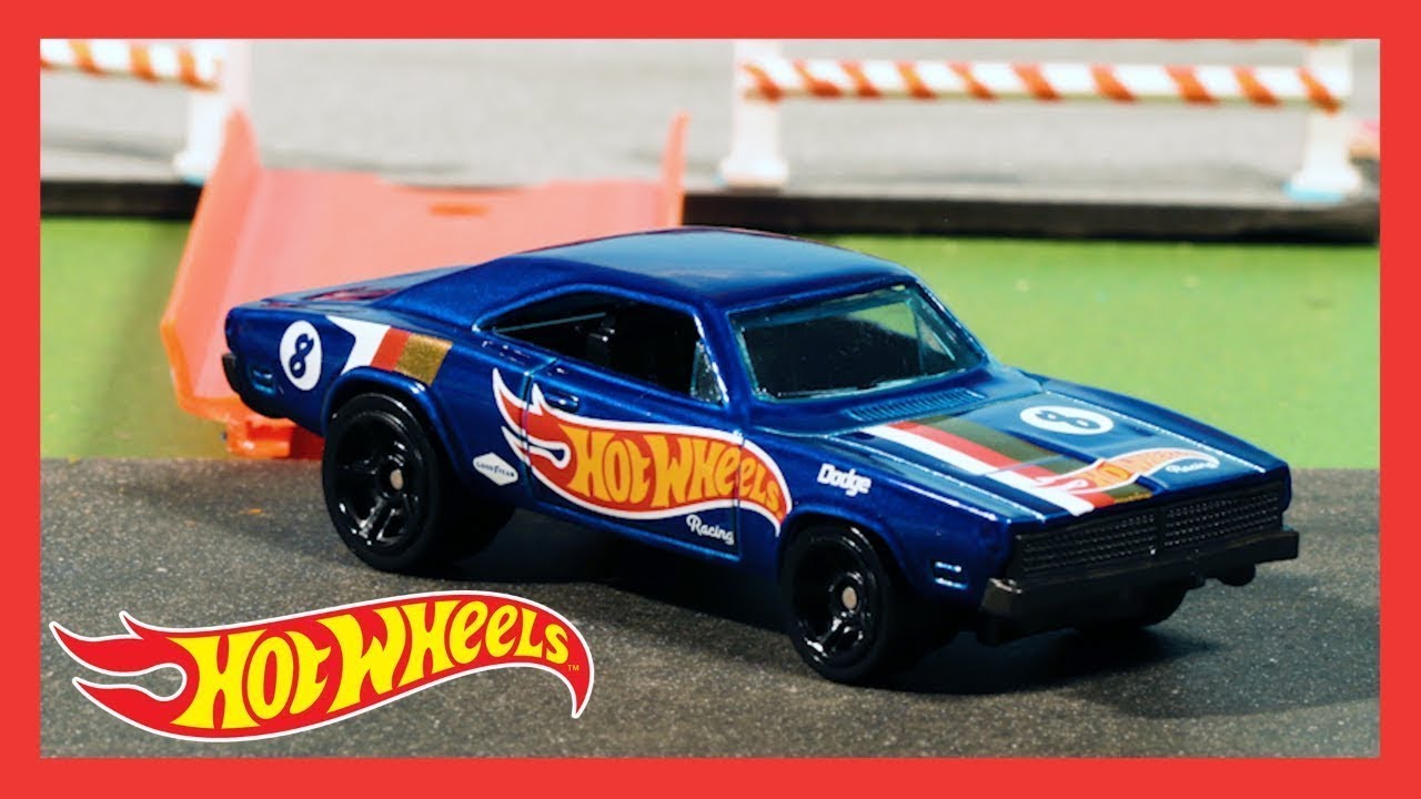Equipe de corrida No desafio 500 da Hot Wheels! | Hot Wheels Portugu&ecirc;s