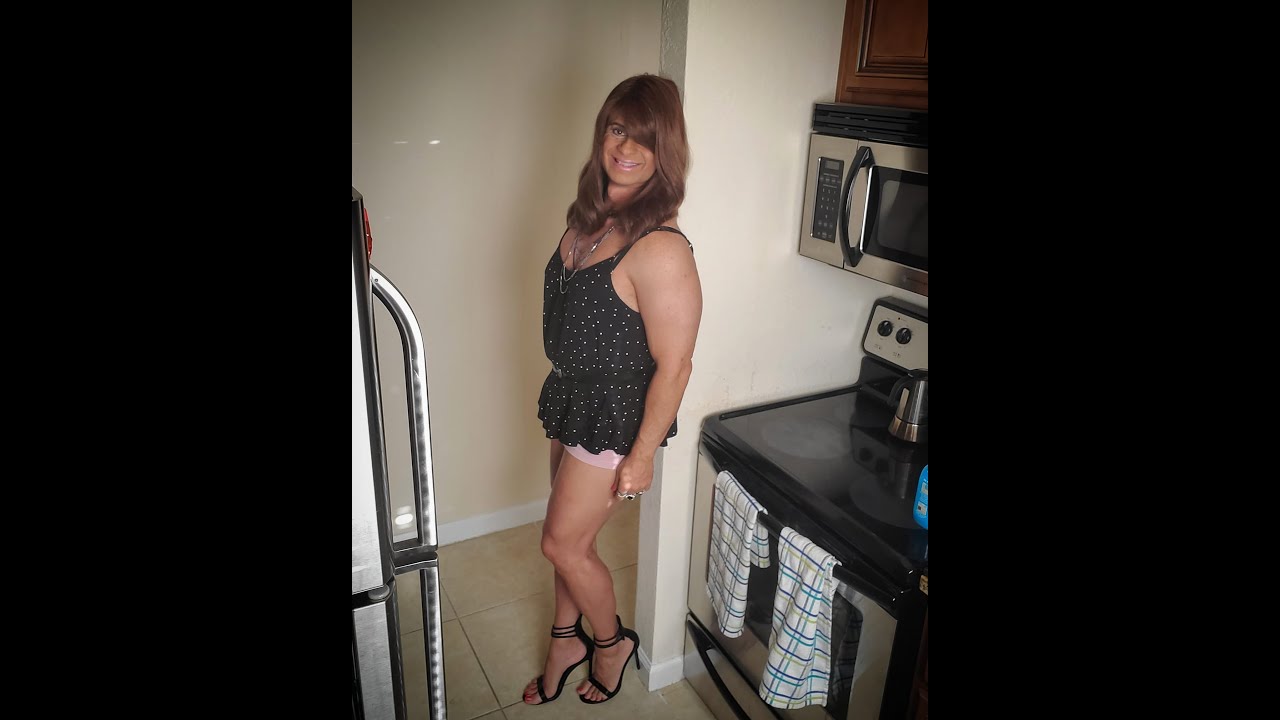 Linda's shorts high heels and mini skirt ❤️❤️❤️ #genderfluid #nonbinary #lgbt #crossdressing