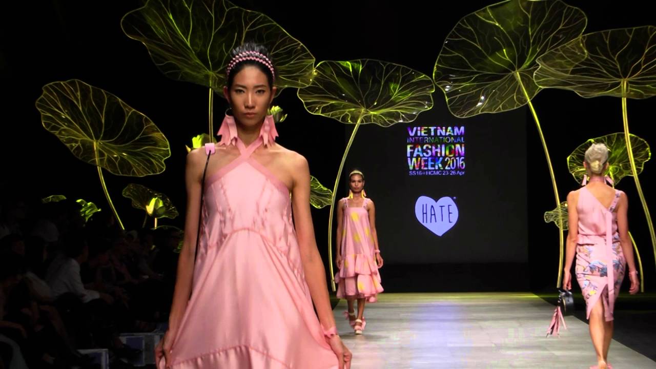 I HATE FASHION BY VICTORIA HUYEN NGUYEN | VIETNAM INTERNATIONAL FASHION WEEK SPRING SUMMER 2016
