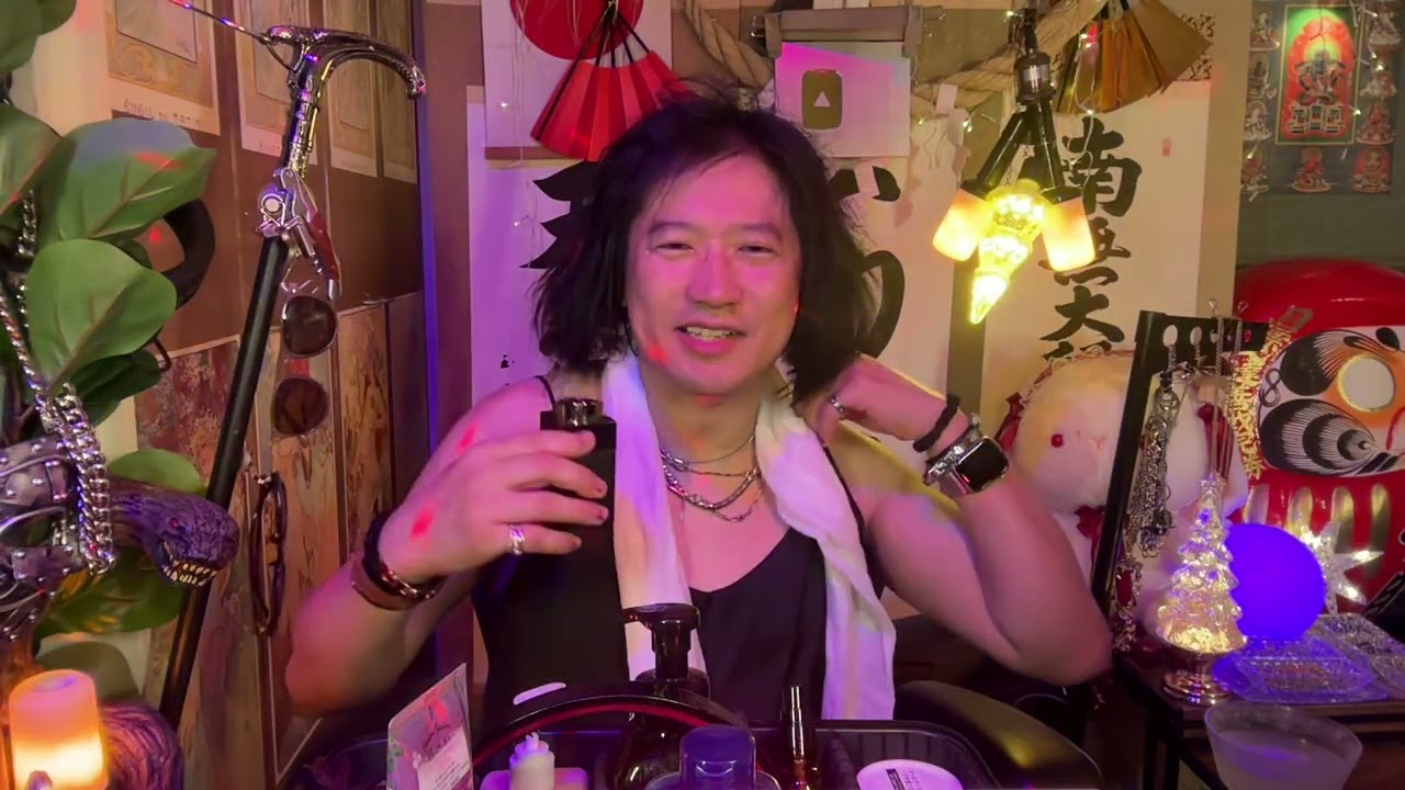 美容: シャワー浴びたてのスキンケアとメイクアップ (Skincare & Makeup just after Shower) by Hiroki 202602151233