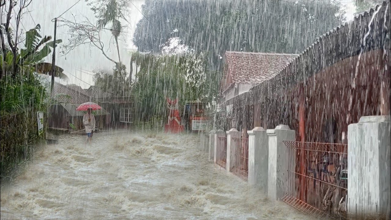 Super heavy rain and strong winds in rural Indonesia | Flash floods almost occurred
