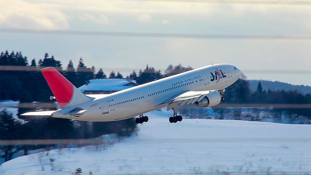 青森空港 JAL A300-600R出発