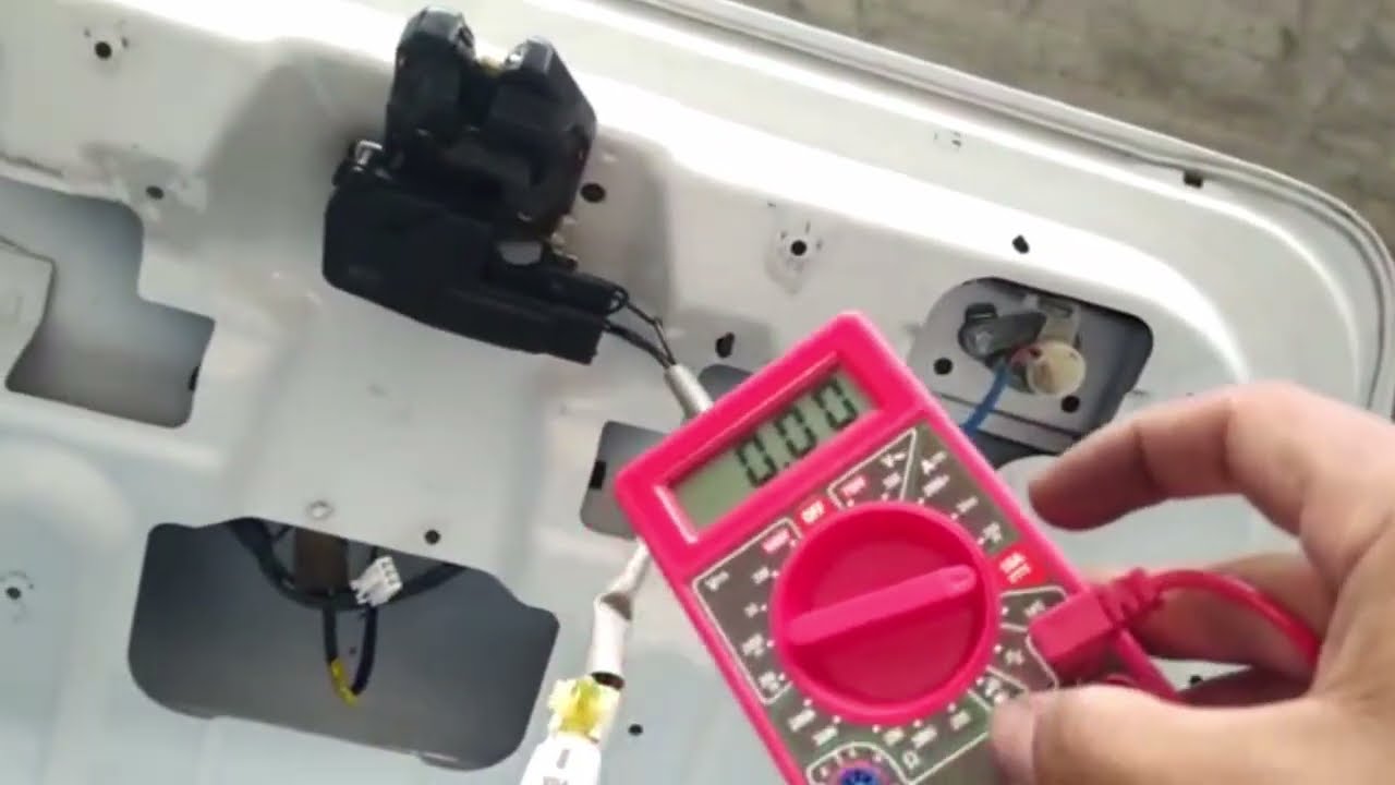 ¿ Por que no abre la cajuela de mi auto con el control o boto ? *-*