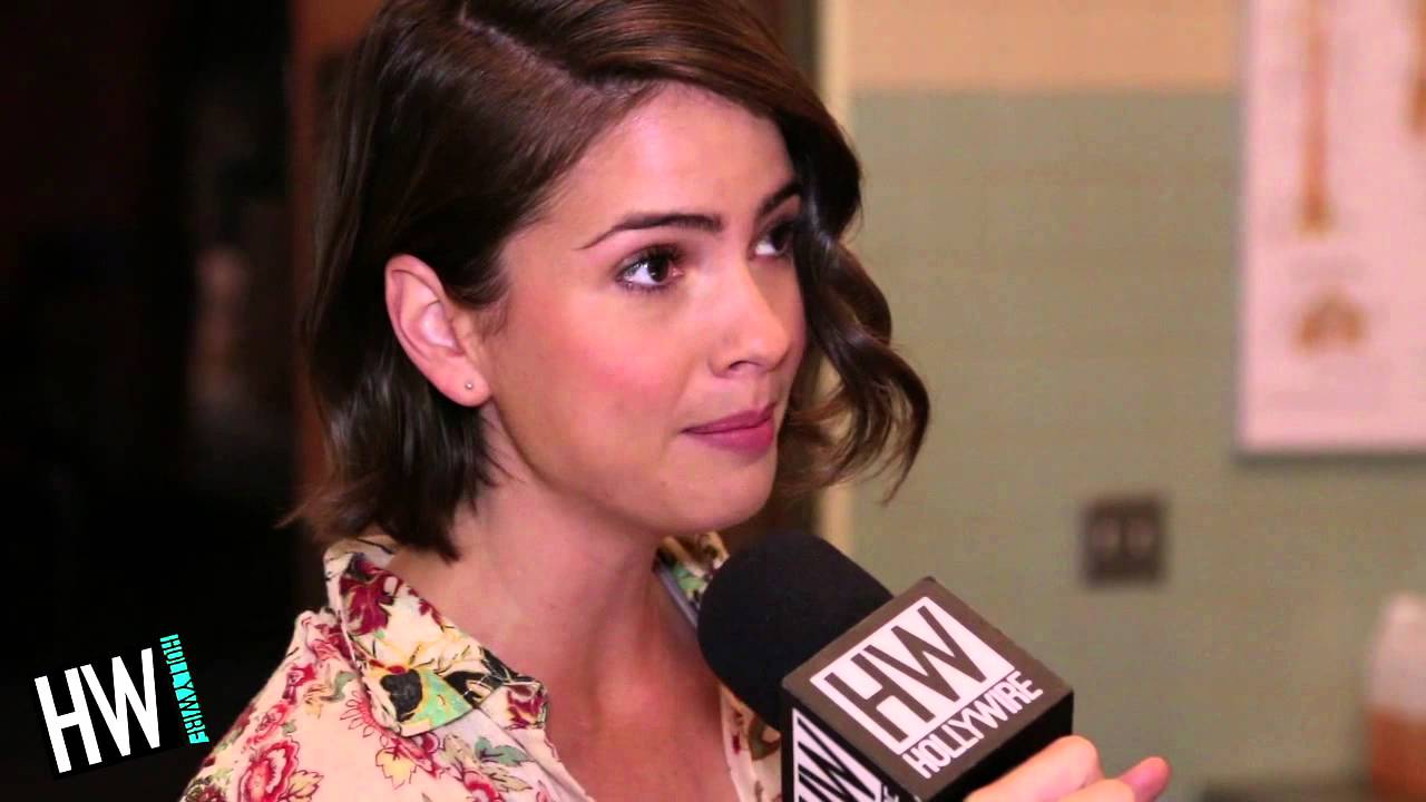 Teen Wolf’s Shelley Hennig Reveals Nerdiest Obsession & Embarrassing Moments! | Hollywire