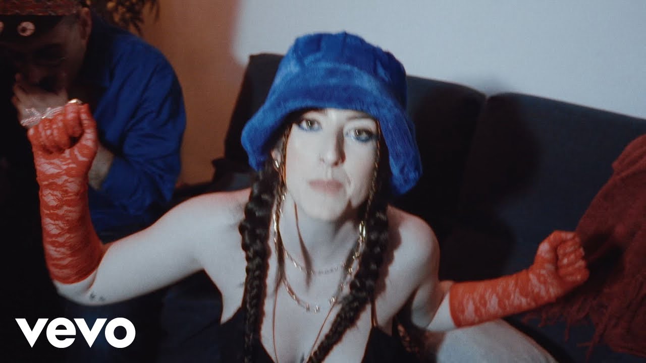 Eva Calyza - Llora tu pena (Official Video)