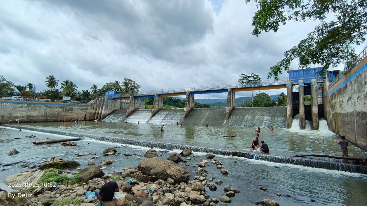MENEMBAK IKAN DI BAWAH PINTU AIR! ASAL MENYELAM DAPAT IKAN,!! 