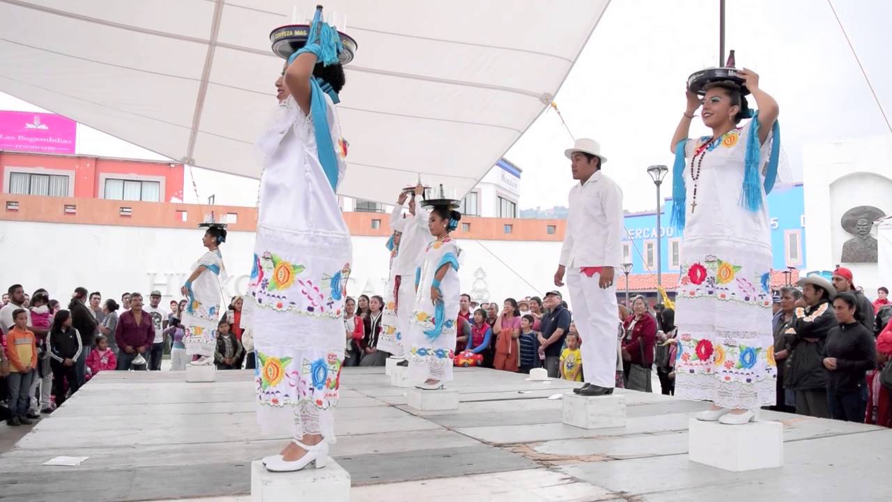 Suertes con charola - YUCATAN /Encuentro de grupos de folklor HUIXQUILUCAN