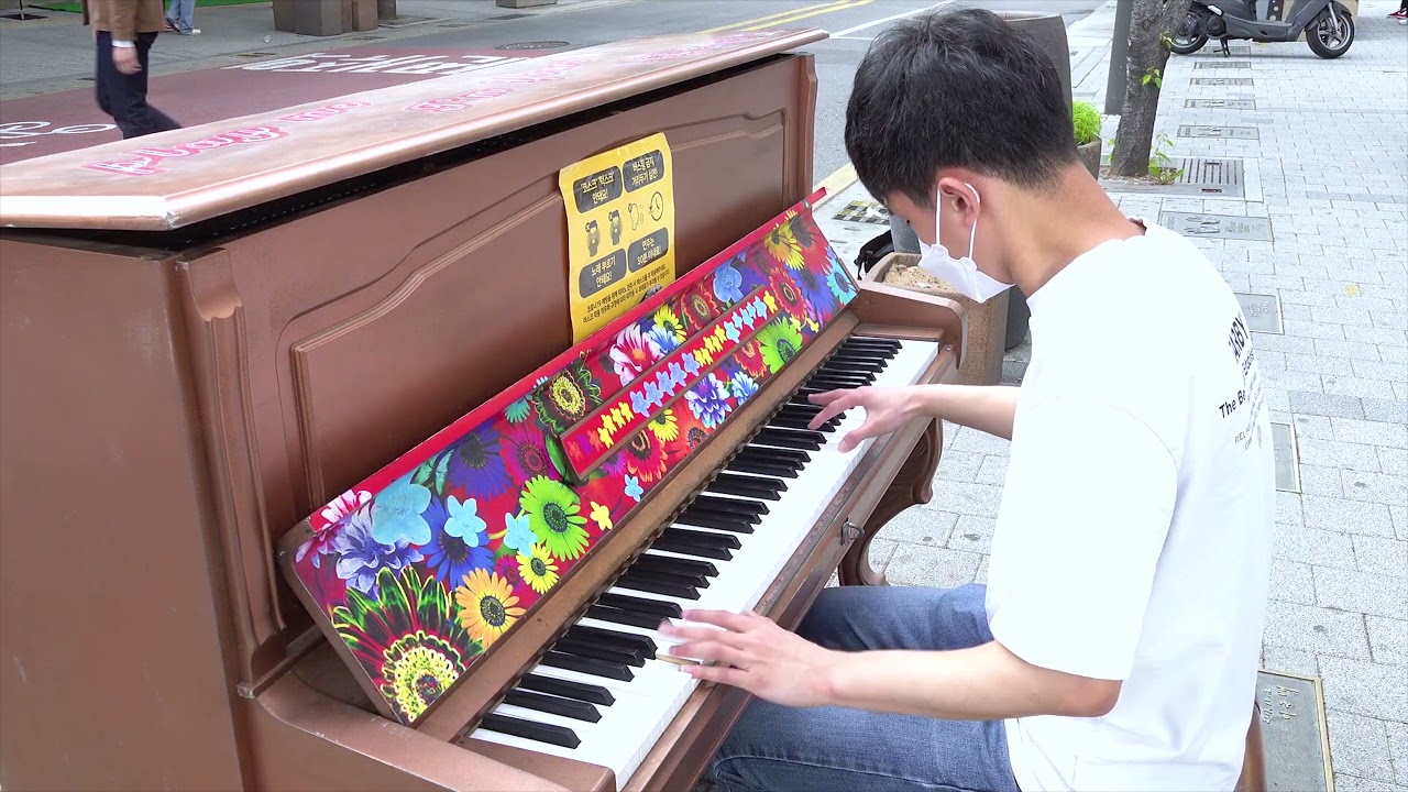 Kenon Variations - Crazy improvisation on the street piano.