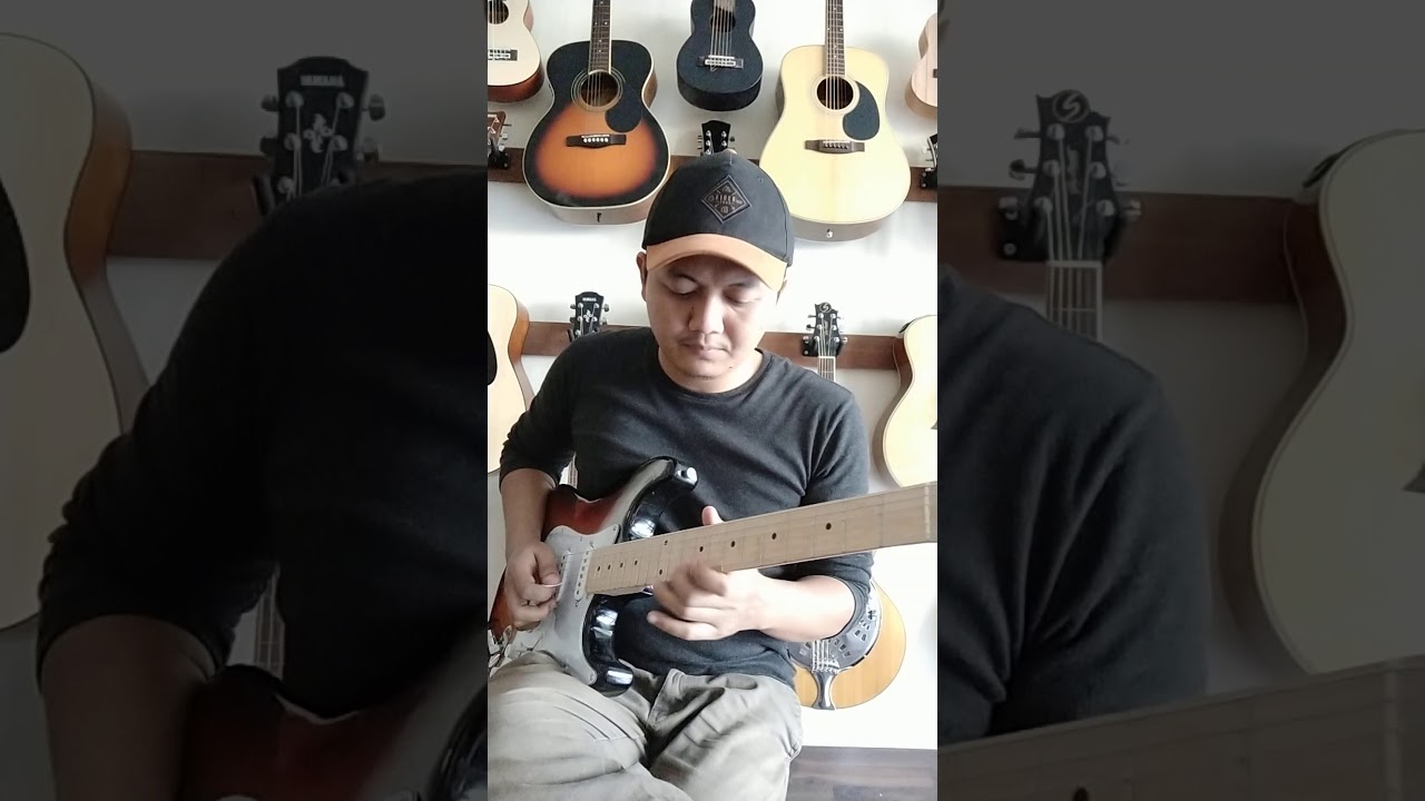 Main di toko gitar Junaidi Karo Karo