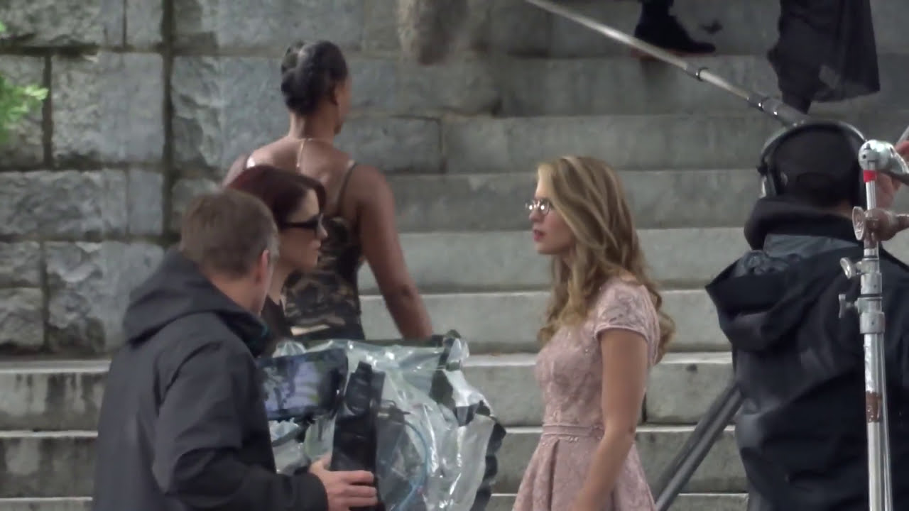 Supergirl Filming Oct 11, 2017 - Melissa, Chyler, Caity
