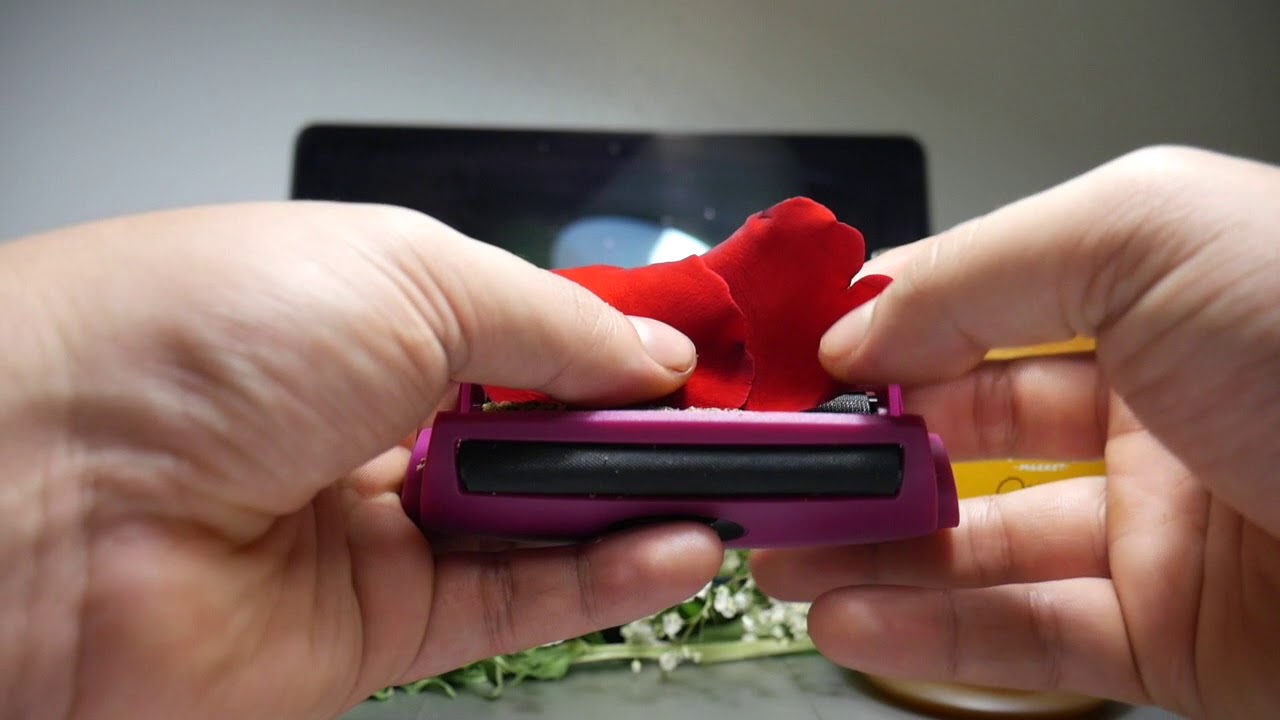 How to Roll a Rose Blunt w/ Finesse Roller