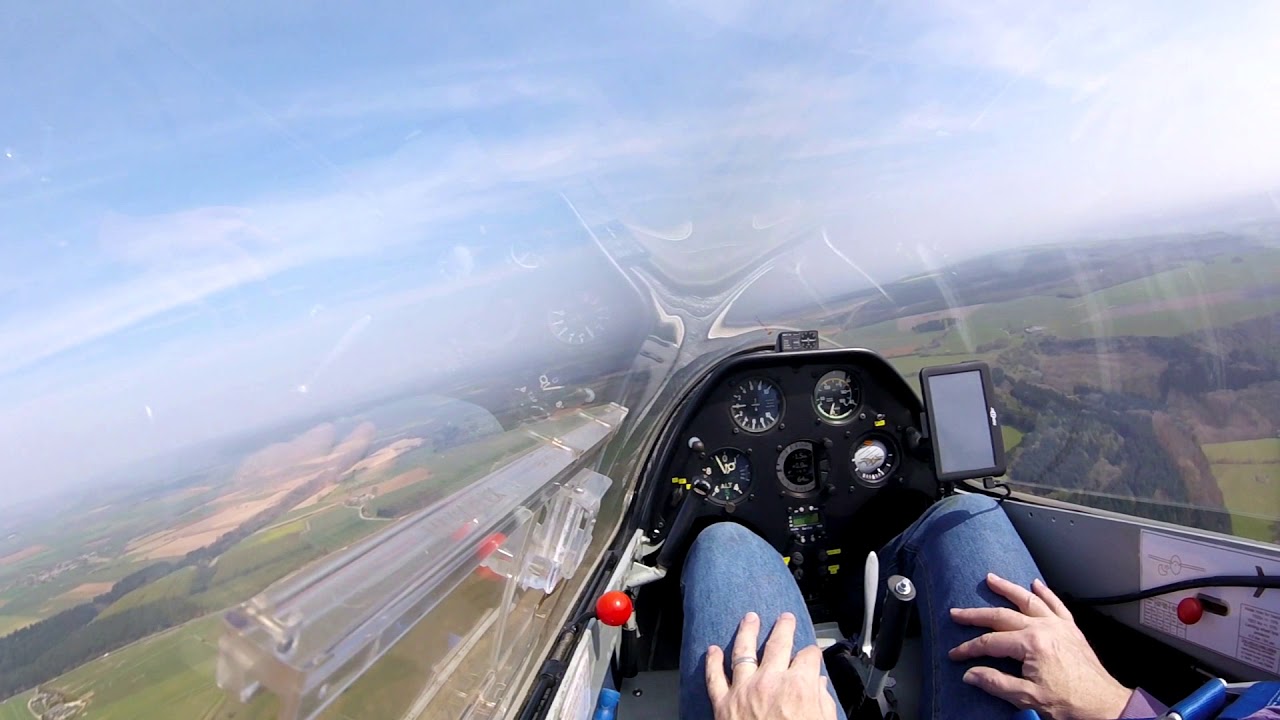 Taking off and landing rwy 06 at Sutton Bank Easter 2019