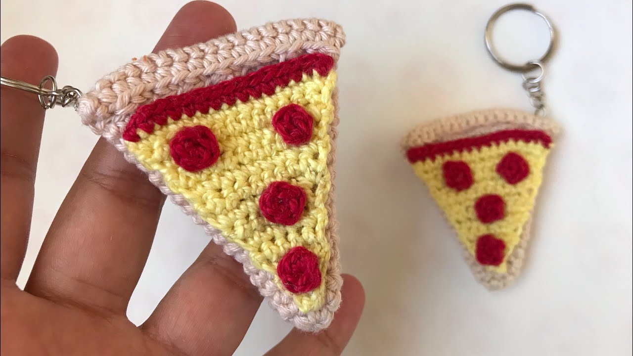 Chaveiro pizza em crochê / amigurumi por @bycrosuh #chaveirodecroche #amigurumi