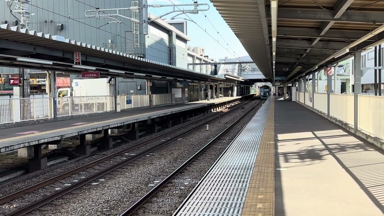 東京メトロ10000系🟧  西武鉄道 6000系🟦/東久留米駅を通過
