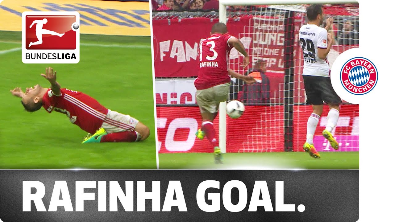 Rafinha&rsquo;s Scores and Gets an Unusual Congrats from Rib&eacute;ry