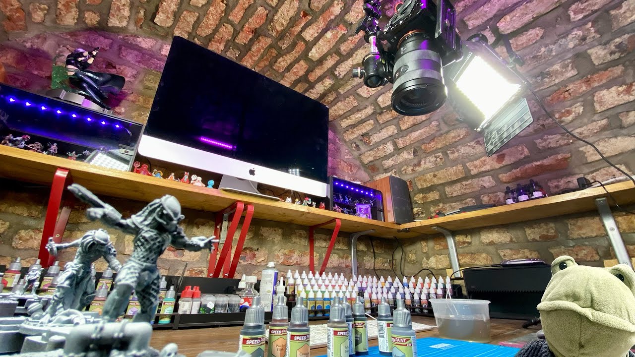 Building A MINIATURE PAINTING STUDIO in Undercity Vaults