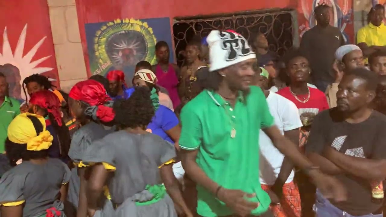 Bosou vomi yon bag bay yon moun nan vodou kay anpere Wesley depi senmak janton1✌🏾36345450