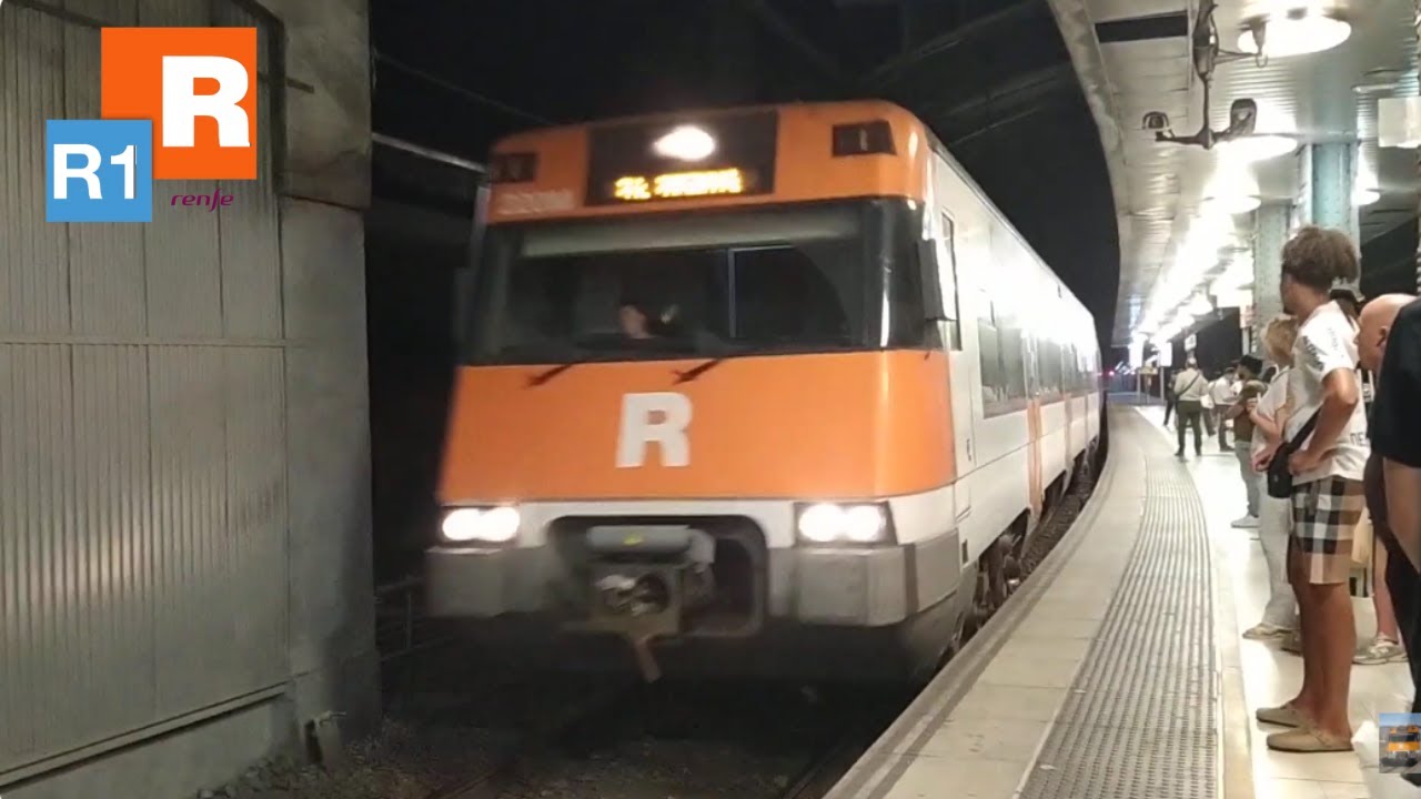 Renfe s&egrave;rie 447 Rodalies de Catalunya destinaci&oacute; R1 Arenys de Mar per Pla&ccedil;a Catalunya