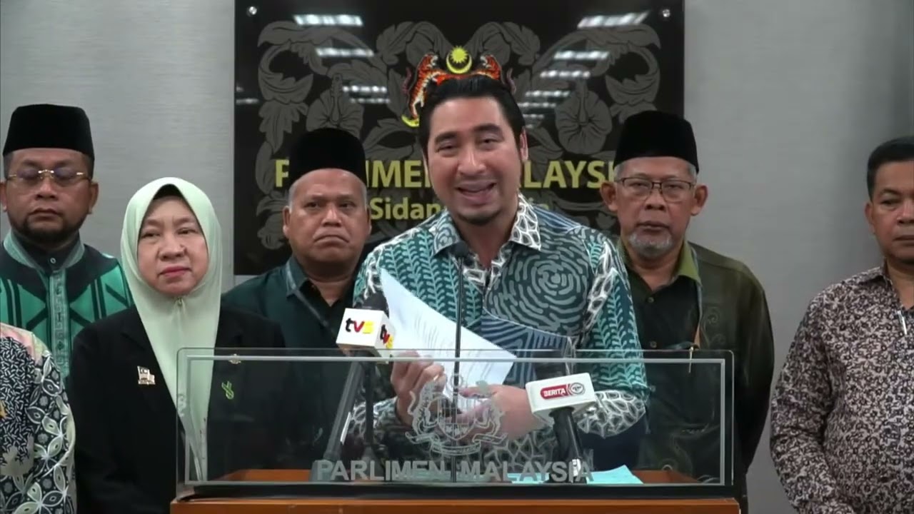 Kerajaan Bebal, Bodoh Sombong