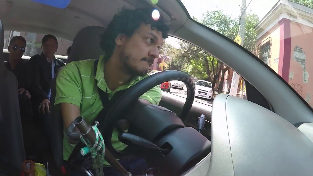 El chófer de Uber sin brazos ni piernas