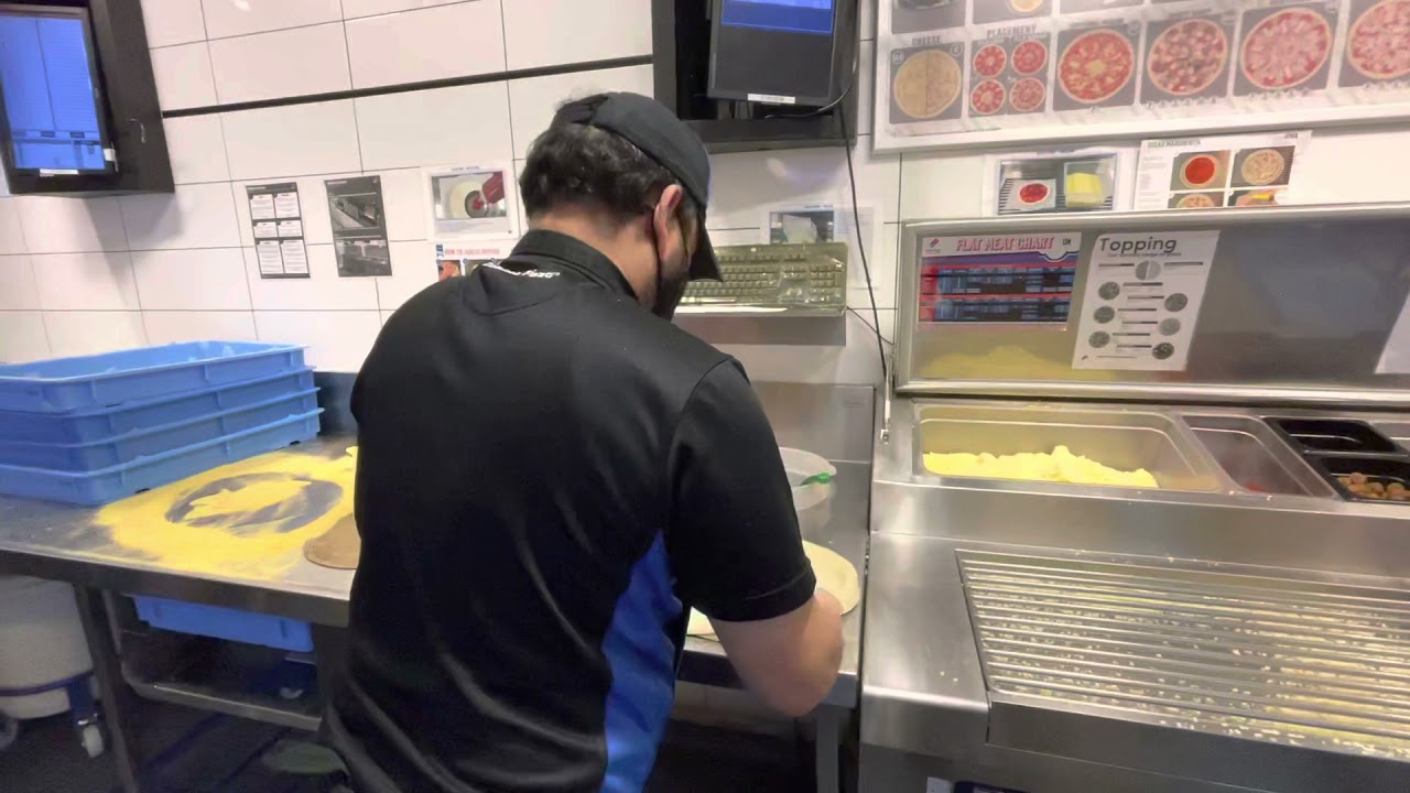 Fastest pizza slapped 2021 . Three margarita pizza in just 1 minute domino’s style