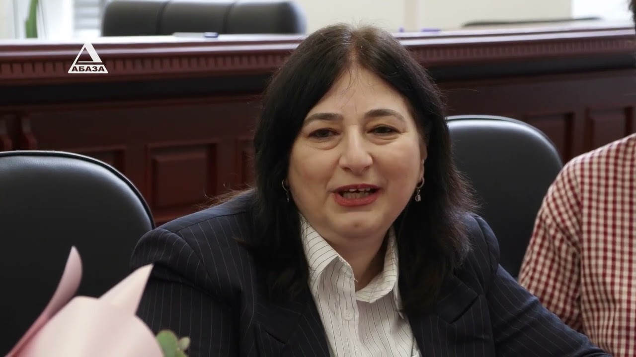 По сто апсар получили самые активные пользовательницы карт Апра
