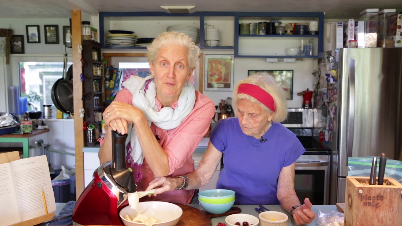 Amazing, creamy Yonanas “ice cream“
