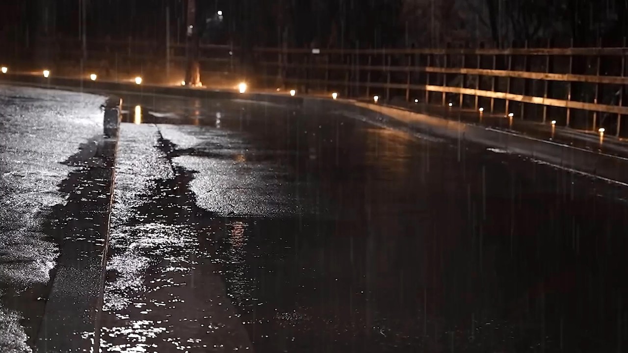 Overcome sleepless nights with the sounds of heavy rain and thunder at night - ASMR