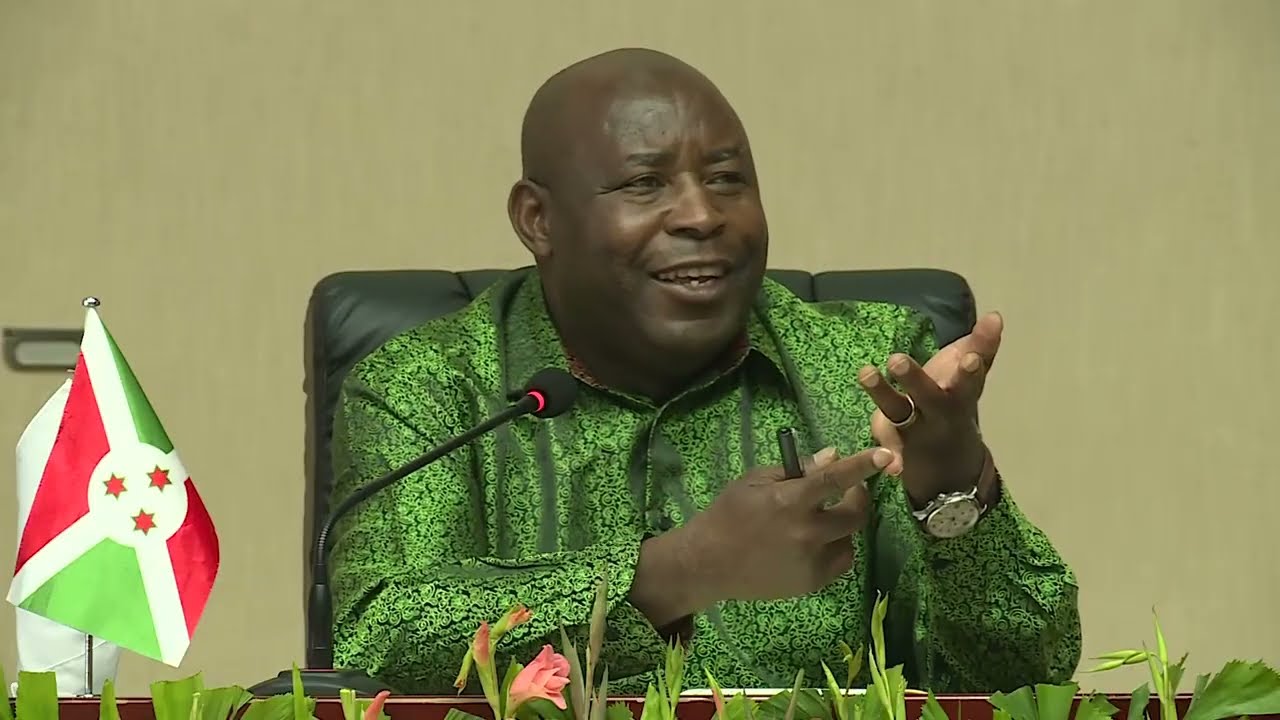 Bandanya mwumva ikiganiro umukuru w'igihugu Evariste Ndayishimiye yagiranye n'abamenyeshamakuru 