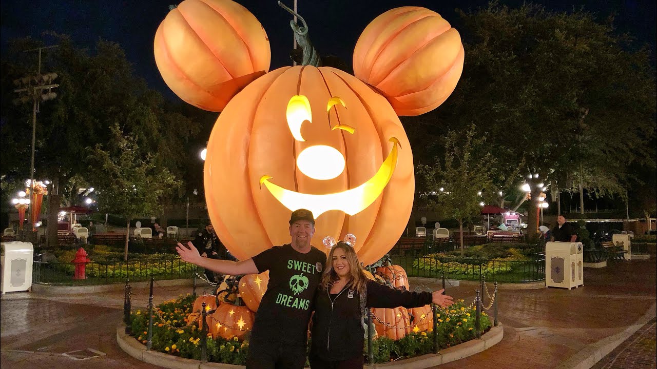 Disneyland Halloweentime Fun at Night! Halloween Screams Fireworks, Treats, & AFTER HOURS!